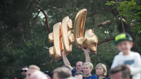 Fans-during-the-race,-cheering,-taking-photos