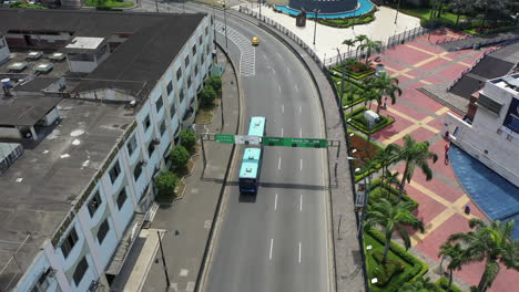 Disparo-De-Un-Dron-En-La-Ciudad-De-Guayaquil,-Ecuador