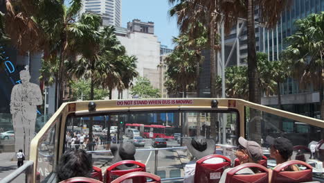 Gran-Autobús-Turístico-De-Dos-Pisos-Con-Paradas-Libres-En-Sydney,-Australia