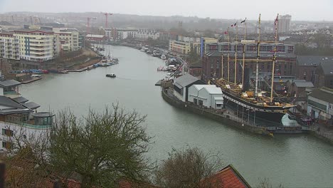 Vistas-Hacia-El-Centro-De-La-Ciudad-De-Bristol-Y-El-Río-Avon-Desde-La-Ladera