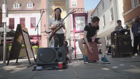 Artistas-Callejeros-Actuando-En-Canterbury-High-Street.