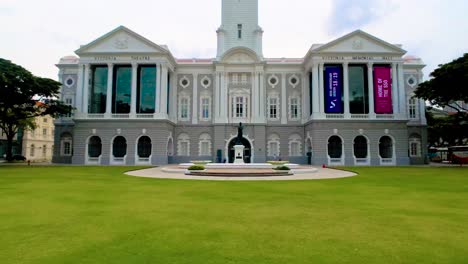 The-Victoria-Theatre-and-Concert-Hall-in-Singapore