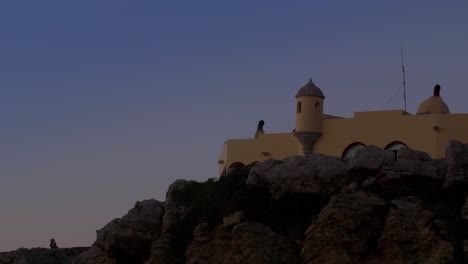 Restaurant-Fortaleza-Do-Guincho-Cascais-Sintra-Standort-Des-Küchenchefs-Antoine-Westermann-Bei-Sonnenuntergang,-Mittlere-Aufnahme