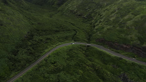 Aerial-View,-Jeep-Driving-Through-Mountains-In-Maui,-Hawaii