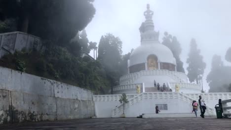 Hermoso-Video-De-Lapso-De-Tiempo-Del-Templo-Budista-Japonés-Ubicado-En-Darjeeling