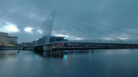 Puente-Colgante-Y-Los-Estudios-Itv-En-Salford-Keys.