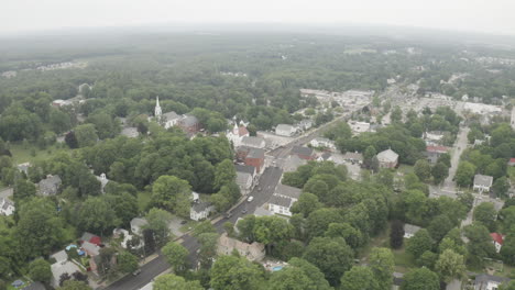 Vuelo-Aéreo-Sobre-Imágenes-De-Drones-Sobre-El-Centro-De-Gorham,-Condado-De-Cumberland-En-Maine,-Estados-Unidos