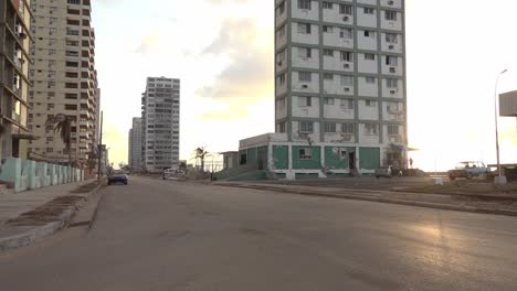 Edificios-En-El-Malecón-Unos-Días-Después-Del-Ciclón-Irma.