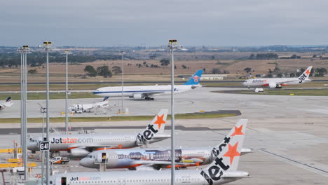 Taxi-De-Avión-De-La-Aerolínea-China-Del-Sur-En-Cámara-Lenta-Del-Aeropuerto-De-Melbourne