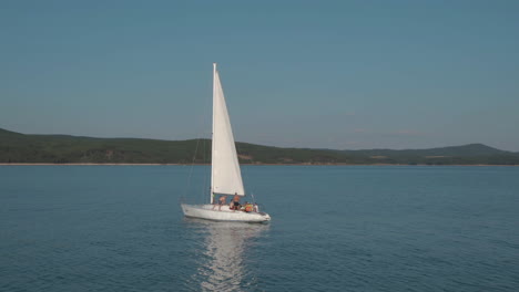 Aerial-view-of-men-on-bachelor-party-on-sailing-boat-in-lake