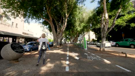 Timelapse-with-pedestrian-traffic-on-the-sidewalk-in-Tel-Aviv