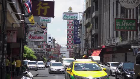 Paisaje-De-Una-Calle-Concurrida-De-La-Ciudad-China-En-La-Ciudad-De-Bangkok,-Tailandia