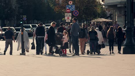 Crowd-pedestrian-crossing-city-street-intersection-at-evening