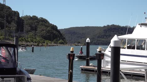 Hawkesbury-River-Australien-Berge-Boote-Sommertag