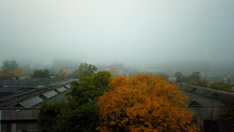 Bucarest,-Rumania---20-De-Octubre-De-2019:-Edificios-De-Oficinas-En-La-Parte-Norte-De-Bucarest-Nubes-Con-Lapso-De-Tiempo-De-Movimiento-De-Niebla