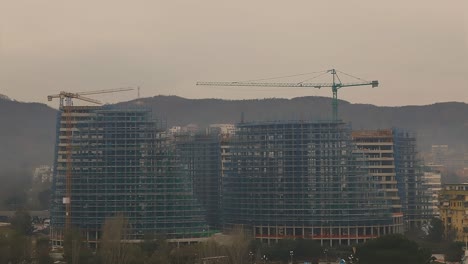 Lapso-De-Tiempo-Grua-Construcción-Ciudad-Construir