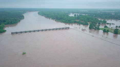 McClellan–Kerr-Arkansas-River-Navigationssystem-Überschwemmung-2019-Schleuse-Und-Damm-5