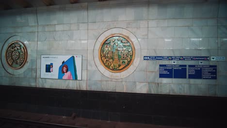 Decoraciones-De-Mármol-En-La-Estación-De-Metro-De-Tashkent.