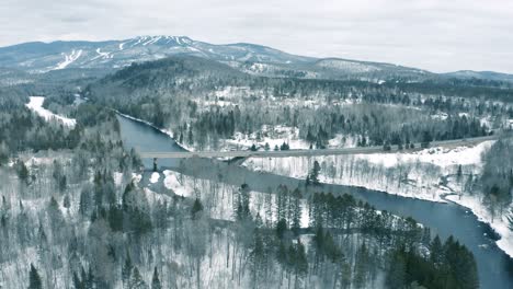 Winter-Landscape---Drone-Flying-Zoom-In---4K---Mountains---Mont-Tremblant-sequence-012-012