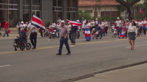 Niños-Discapacitados-Y-Bebés-En-Cochecitos-Participan-En-El-Desfile-Del-Día-De-La-Independencia-De-Costa-Rica