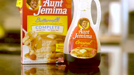 Close-up-of-Aunt-Jemima-syrup-with-buttermilk-powder-for-pancakes