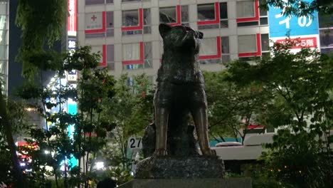 Primer-Plano,-Estatua-Conmemorativa-De-Hachiko