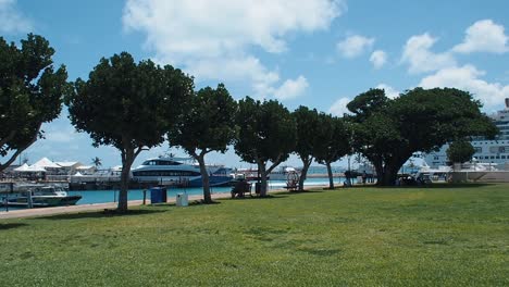 Bermuda-Fähre,-Die-Von-Hamilton-City-Zur-Royal-Naval-Dockyard-Fährt