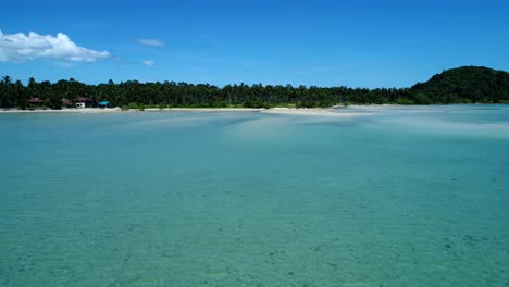 Toma-Aérea-De-La-Playa-En-El-Mar-De-Andamán,-Tailandia,-4k,-30-Fps.