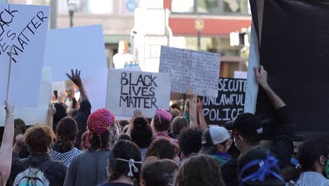 Dynamische-Aufnahme-Mit-Selektivem-Fokus:-Demonstranten-Beim-Marsch-„Black-Lives-Matter“