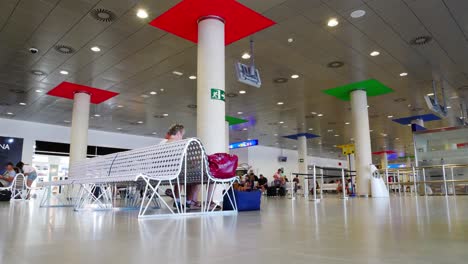 Timelapse-of-the-departure-hall-at-the-Castellón-airport,-Spain