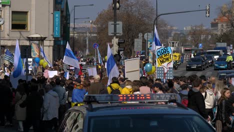 Tausende-Russen-Protestieren-In-Prag-Gegen-Den-Krieg-In-Der-Ukraine