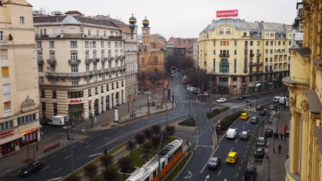 Panoramic-clip-of-the-local-traffic-in-the-road-in-Budapest-city,-Hungary