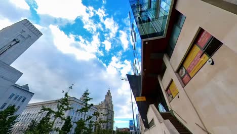 Blick-Auf-Das-Royal-Liver-Building-Vom-Strand-Aus