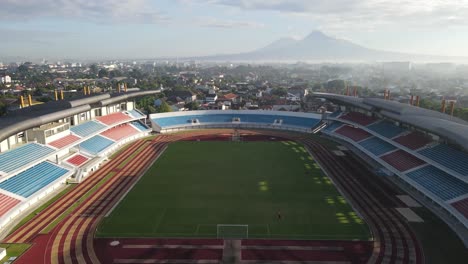 Vista-Aérea,-Estadio-Mandala-Krida,-Yogyakarta-Por-La-Mañana