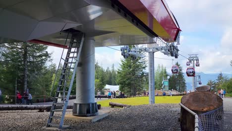 Doppelmayr-Lift-Systems-gondolas-in-Icy-Strait-Point,-Hoonah,-Alaska-unload-station-near-slowdown-point