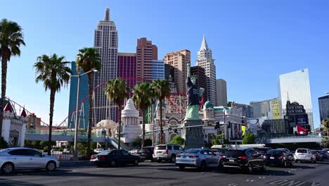 Verkehr-Auf-Dem-Las-Vegas-Strip-Vor-Dem-New-York-New-York-Casino