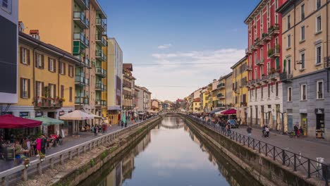 Time-lapse-of-Darsena-Naviglio-Grande-at-the-evening