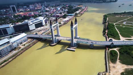 Drohnenansicht-Der-Zugbrücke-Von-Kuala-Terengganu