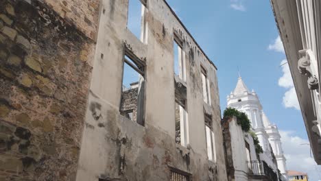 Historic-ruins-of-the-Church-of-the-Society-of-Jesus-in-Casco-Viejo,-Panama-City-under-a-clear-blue-sky