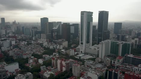 Skyline-Der-Gebäude-Von-Mexiko-Stadt,-Drohnenaufnahme-Aus-Der-Luft,-CDMX,-Hohe-Immobilien