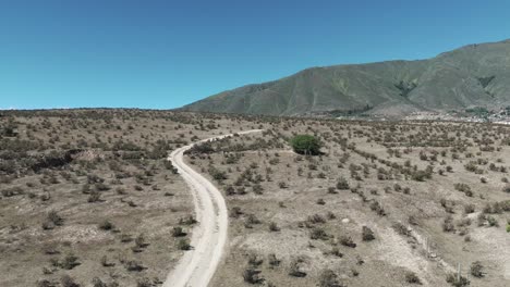 Dry-grasslands-with-winding-paths-in-the-majestic-mountainous-landscape-of-Tafí-del-Valle,-Tucumán,-Argentina