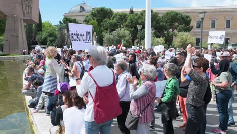 Cientos-De-Manifestantes-Liberales-Se-Reúnen-Durante-Una-Manifestación.