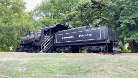 Georgia-Pacific-Locomotive-at-Avery-Park-in-Corvallis,-Oregon