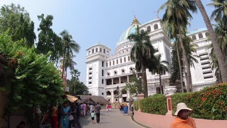 Mayapur-ISKCON-Tempel-Ist-Der-Größte-Tempel-Der-Welt,-In-Dem-Das-Idol-Des-Herrn-Krishna-Ersetzt-Wurde