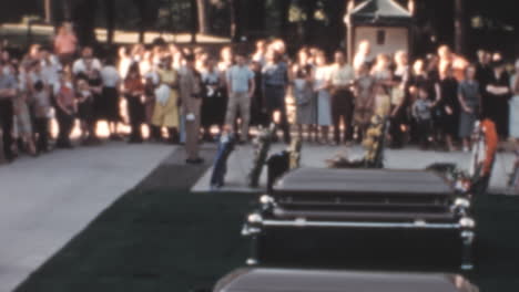 Oficial-Militar-Rinde-Honores-Durante-Ceremonia-En-La-Tumba-Del-Soldado-Desconocido.