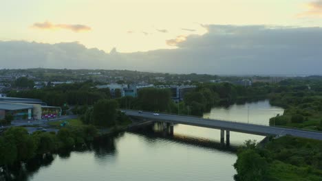 Dollyl-Aéreo-Sobre-El-Río-Corrib