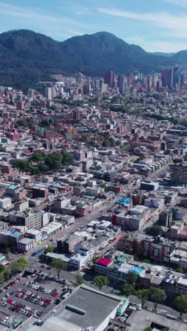 Vista-Aérea-Vertical-De-Bogotá,-Colombia