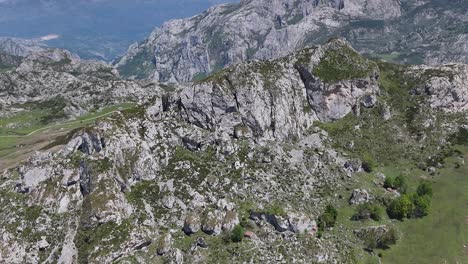 Aufsteigende-Drohne,-Luftaufnahmen-Von-Picos-De-Europa,-Spanien