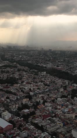 Mexiko-Stadt-Unter-Regenwolken,-Ein-Bewölkter-Tag