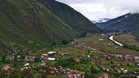 Huycho-Pueblo-Remoto-En-El-Valle-Sagrado-De-Los-Incas-En-Perú